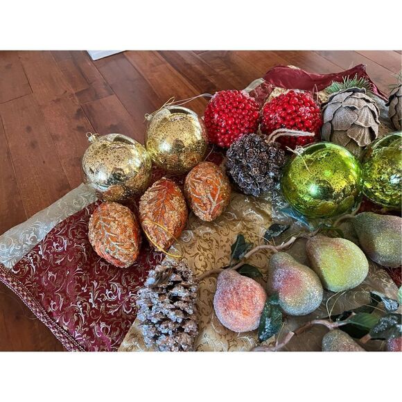 Rodeo Home gold and red tree skirt and lot of 30 boutique ornaments - Picture 11 of 12